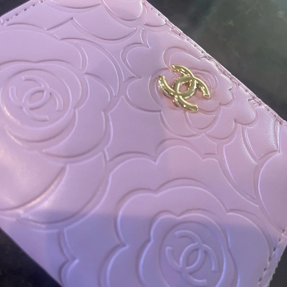 Lavender Floral Embossed Wallet - Picture 4 of 6